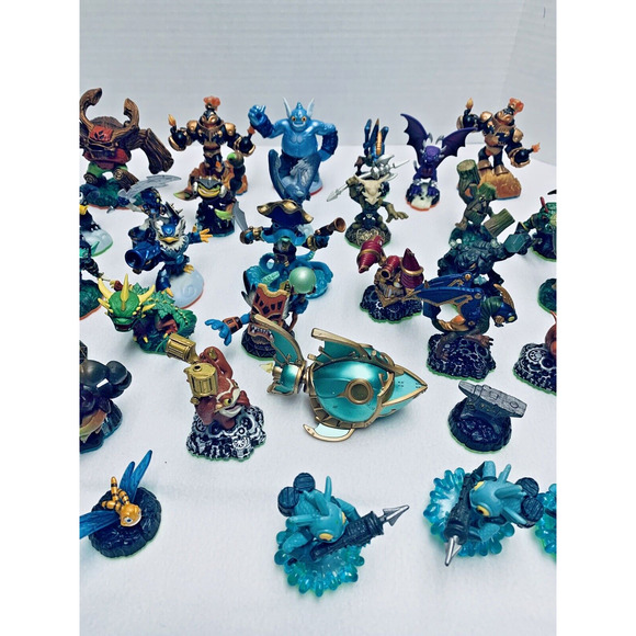 Skylander Action Figure Lot 41 Pieces Giants? 1" to 4" Tall Some Dups Good Clean - Picture 3 of 15